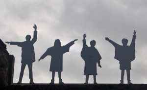 The Beatles - Help statue © Loco Steve cropped